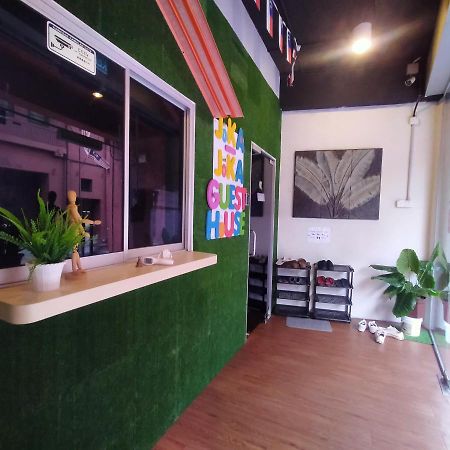 Joka-Joka Guesthouse ملقا المظهر الخارجي الصورة