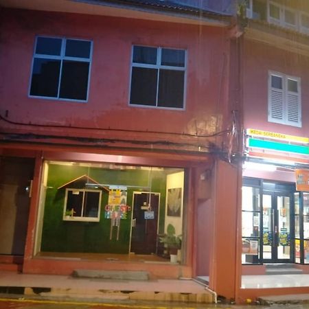 Joka-Joka Guesthouse ملقا المظهر الخارجي الصورة