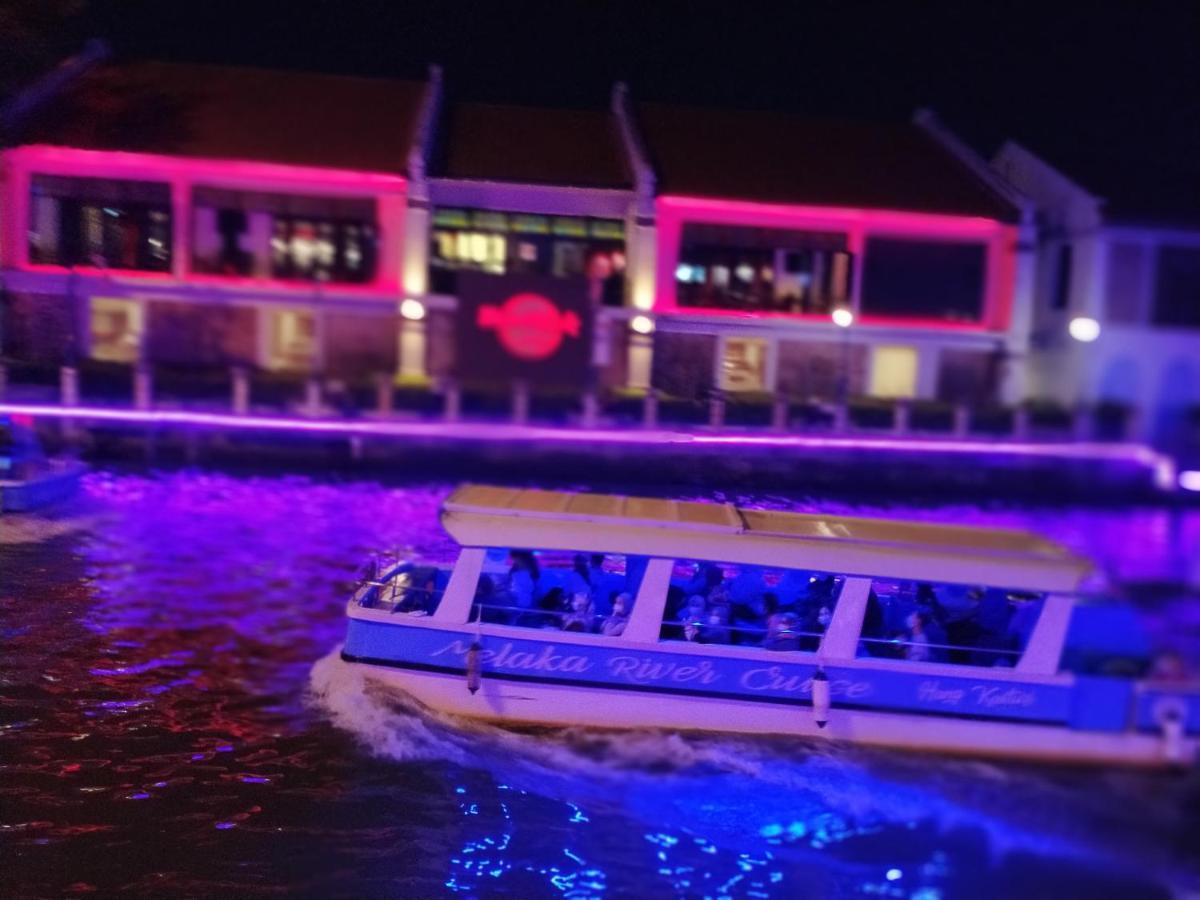 Joka-Joka Guesthouse ملقا المظهر الخارجي الصورة