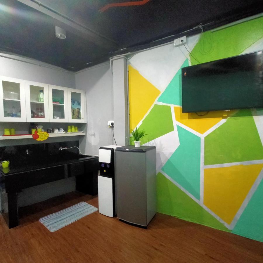 Joka-Joka Guesthouse ملقا المظهر الخارجي الصورة