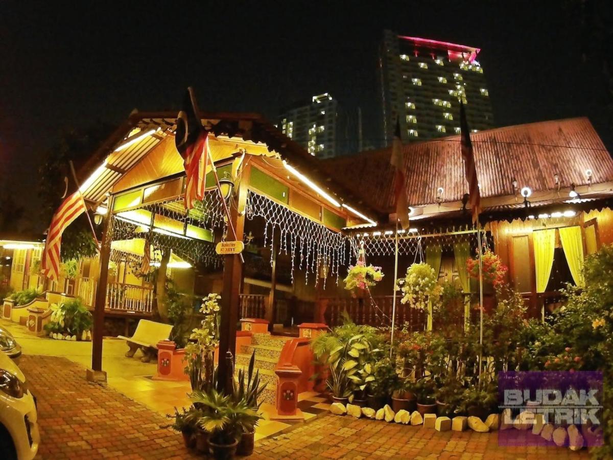 Joka-Joka Guesthouse ملقا المظهر الخارجي الصورة