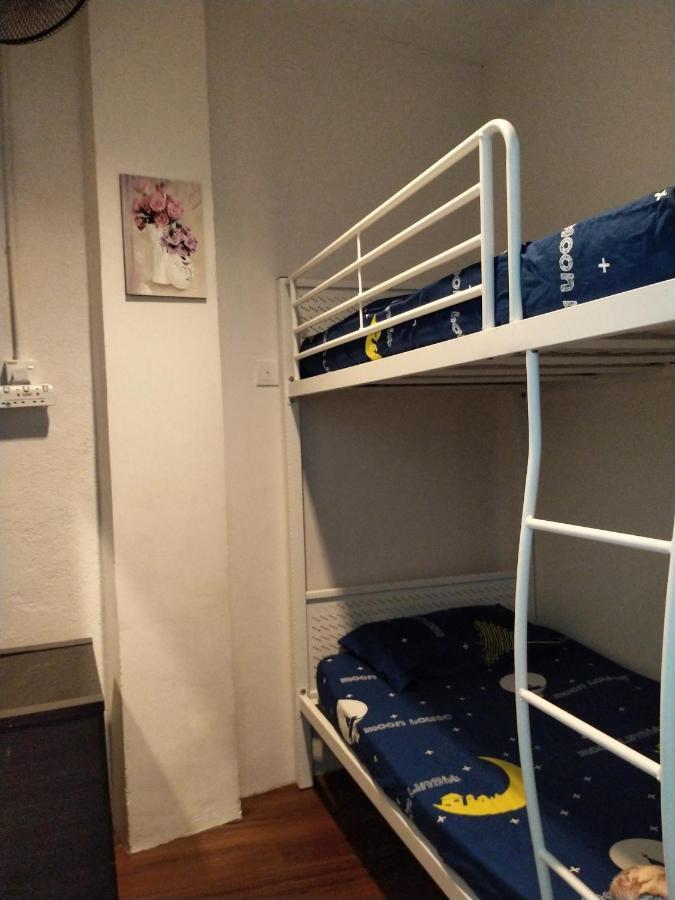 Joka-Joka Guesthouse ملقا المظهر الخارجي الصورة