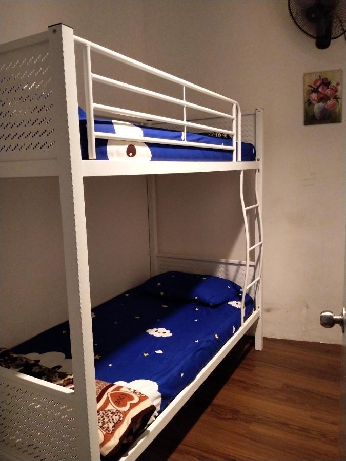 Joka-Joka Guesthouse ملقا المظهر الخارجي الصورة