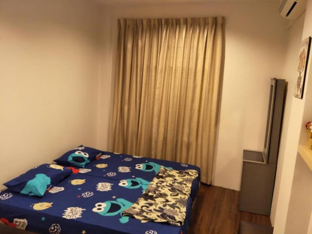 Joka-Joka Guesthouse ملقا المظهر الخارجي الصورة
