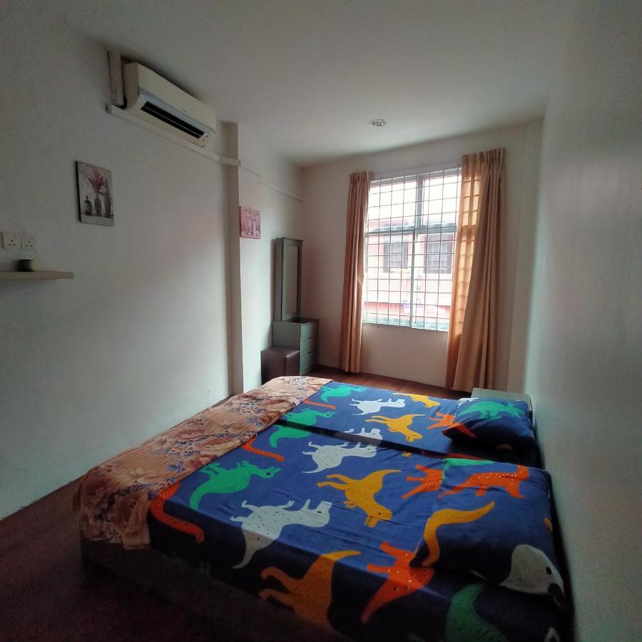 Joka-Joka Guesthouse ملقا المظهر الخارجي الصورة